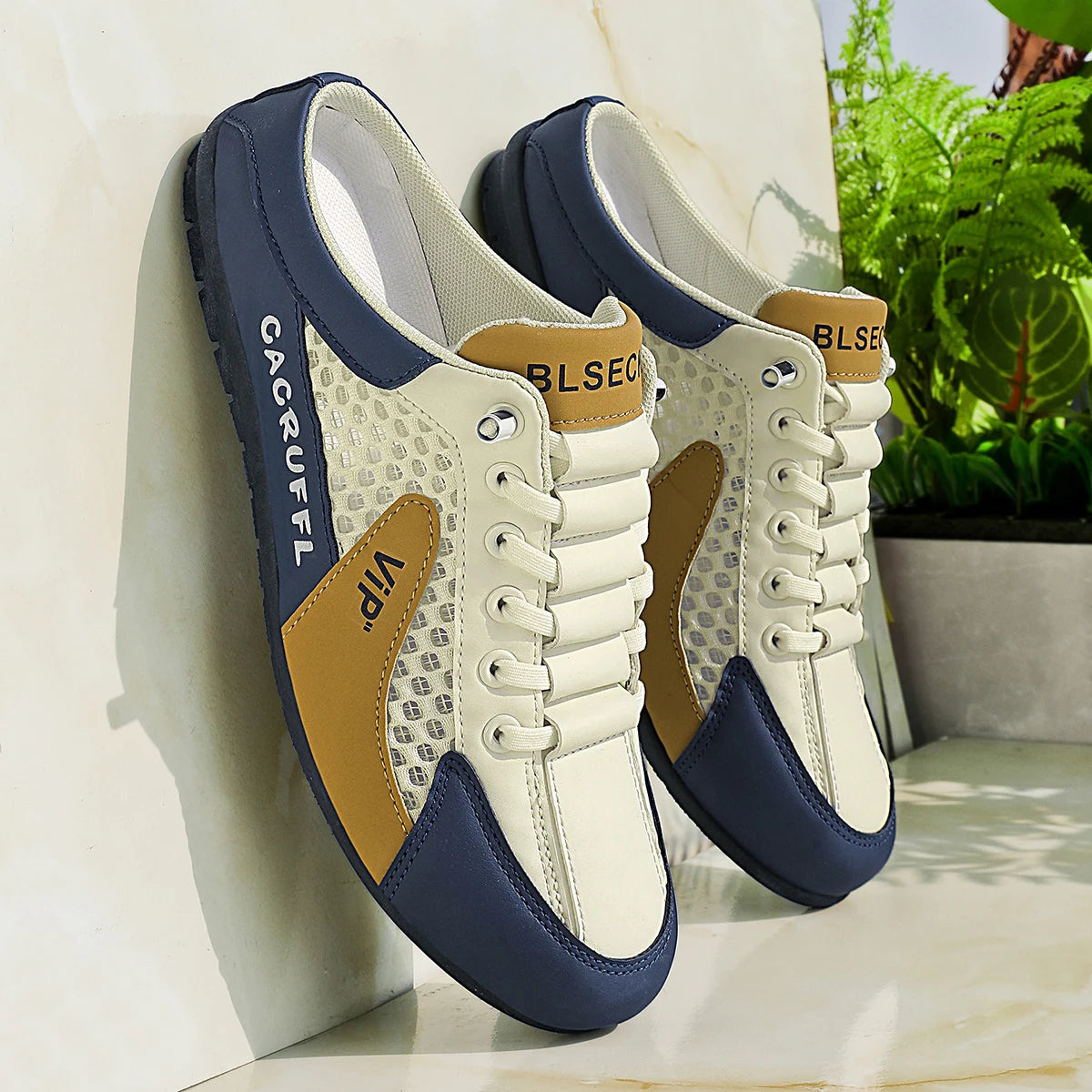 Men's Footwear – Fashionable Sports Slippers with a Mesh Design, Offering Breathable and Refreshing Comfort, Lightweight and Non-Slip, Suitable for Daily Outdoor Wear, Home Footwear, Casual Shoes, and Sports-Style Slippers