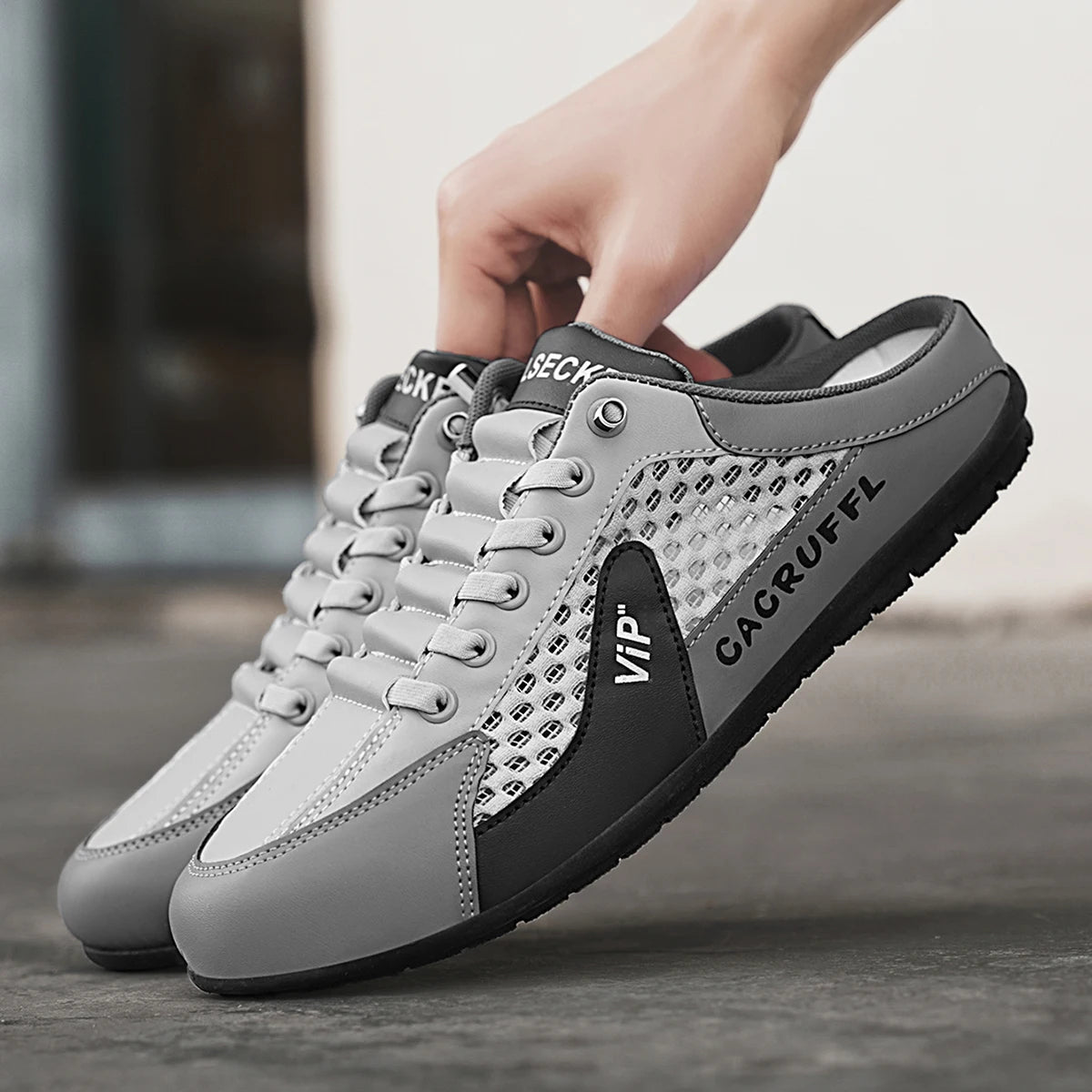 Men's Footwear – Fashionable Sports Slippers with a Mesh Design, Offering Breathable and Refreshing Comfort, Lightweight and Non-Slip, Suitable for Daily Outdoor Wear, Home Footwear, Casual Shoes, and Sports-Style Slippers