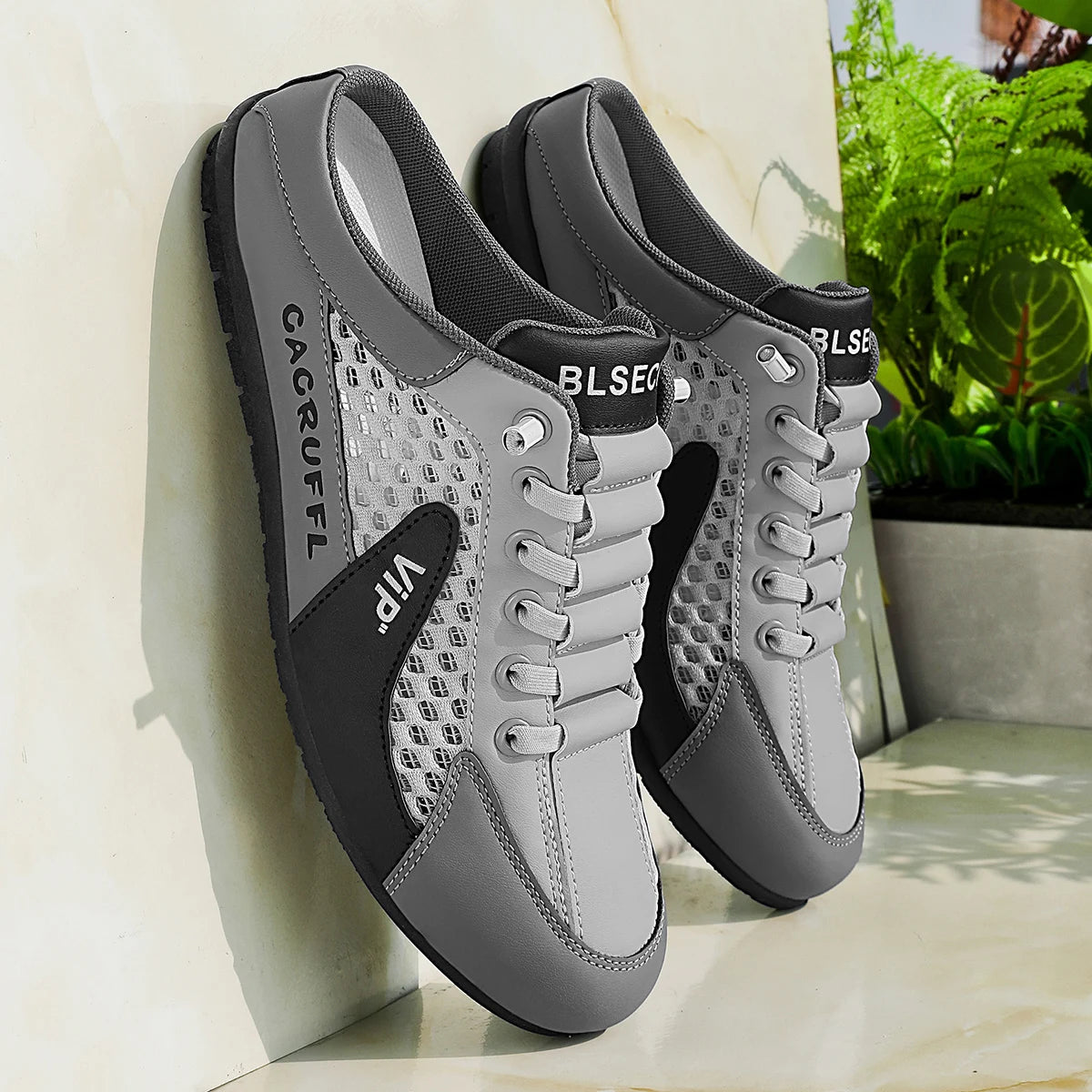 Men's Footwear – Fashionable Sports Slippers with a Mesh Design, Offering Breathable and Refreshing Comfort, Lightweight and Non-Slip, Suitable for Daily Outdoor Wear, Home Footwear, Casual Shoes, and Sports-Style Slippers